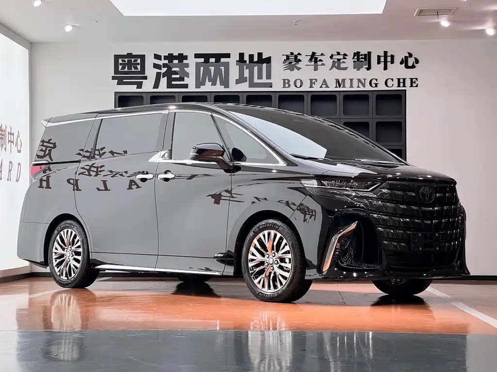 Toyota Alphard — миниатюра 3