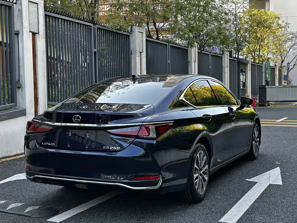 Lexus ES — миниатюра 6