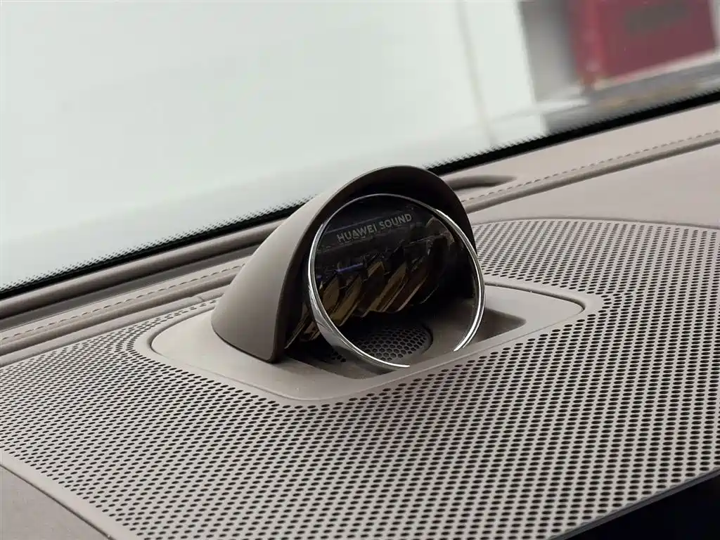 AITO ASK THE WORLD M9