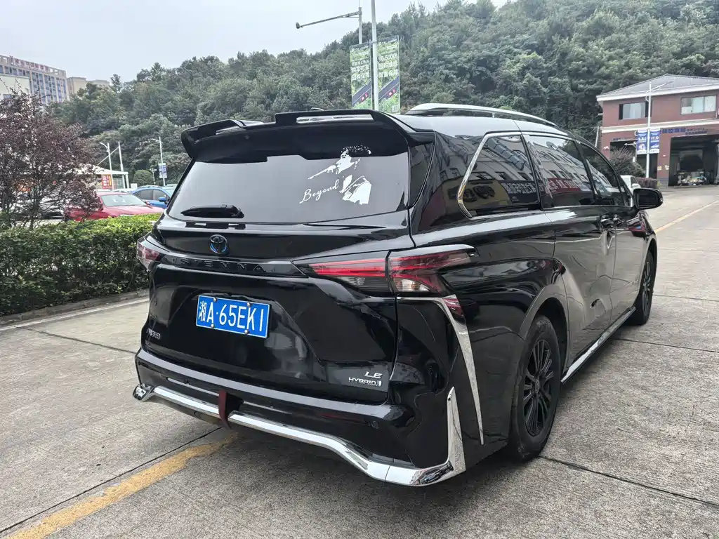 Toyota Sienna — миниатюра 14