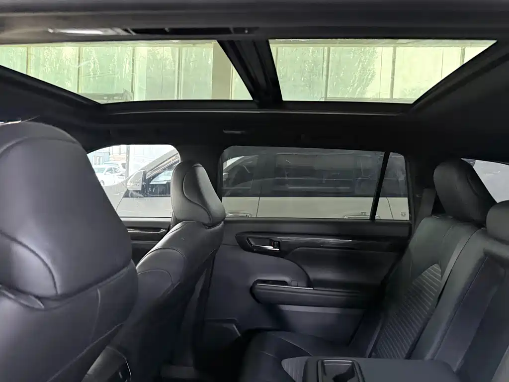 Toyota Crown Kluger — миниатюра 12