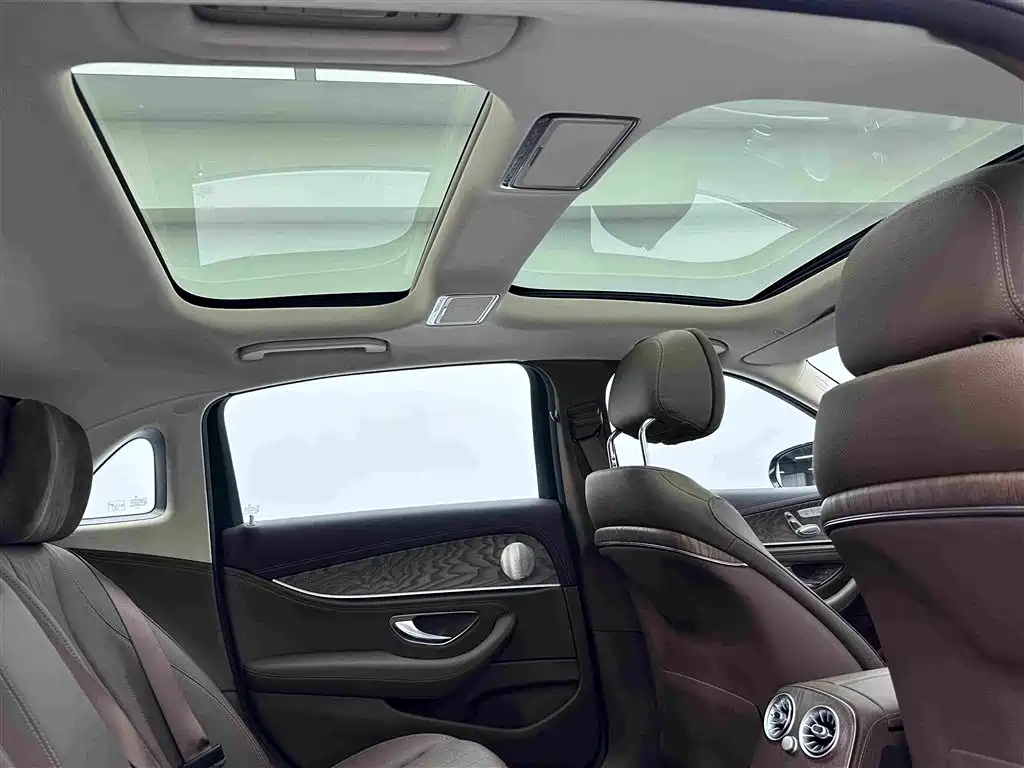 Mercedes-Benz E-Class 2023 — фото 22
