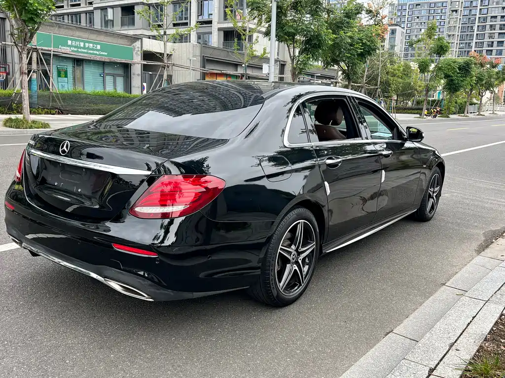Mercedes-Benz E-Class — миниатюра 20
