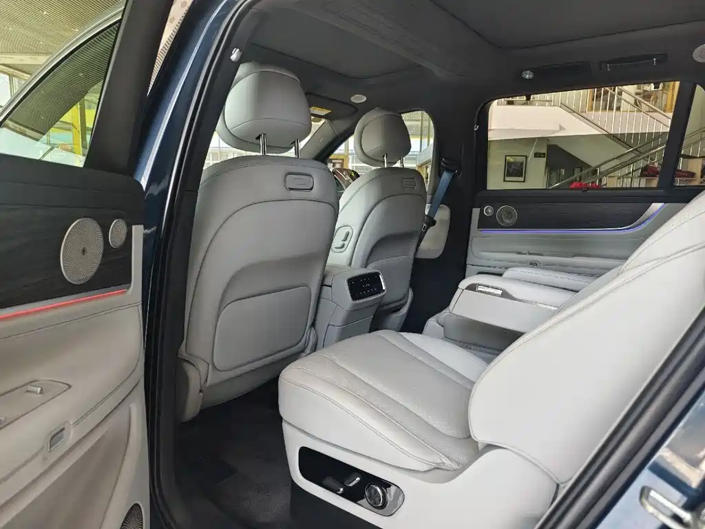 AITO ASK THE WORLD M9