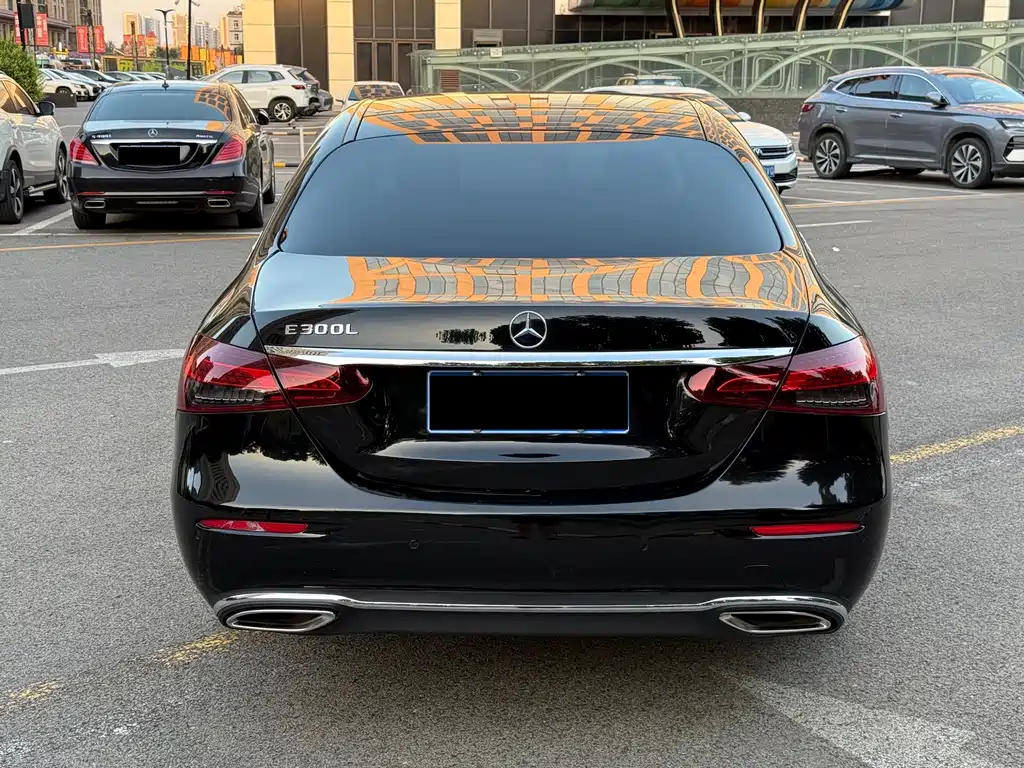 Mercedes-Benz E-Class — миниатюра 8