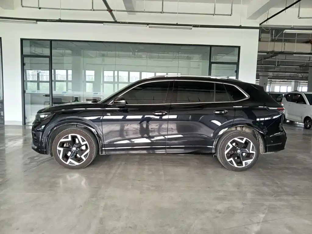 Volkswagen Tiguan L — миниатюра 3