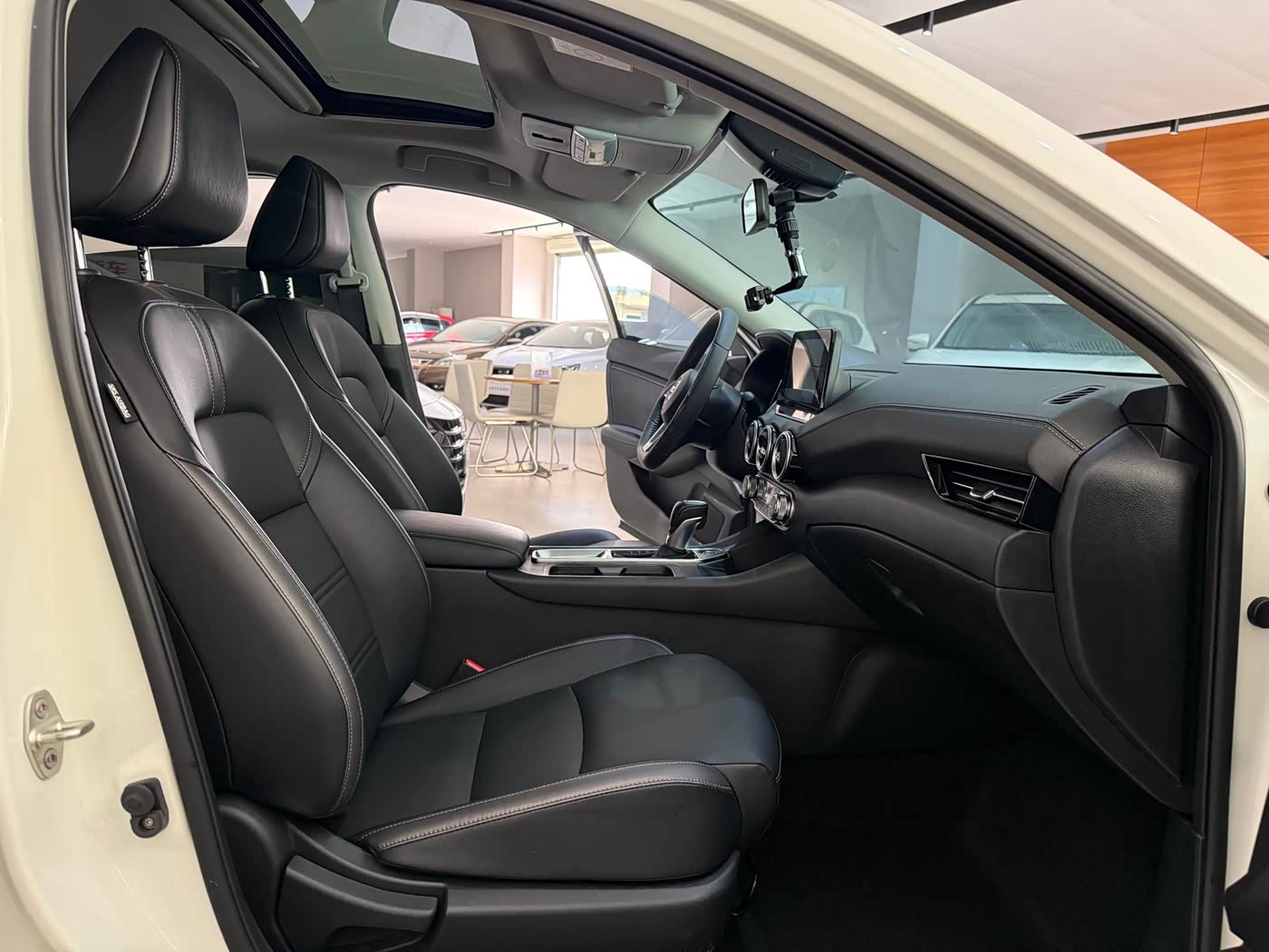Nissan Qashqai 1.6 л 2022 г. Белый, пробег 37000 км