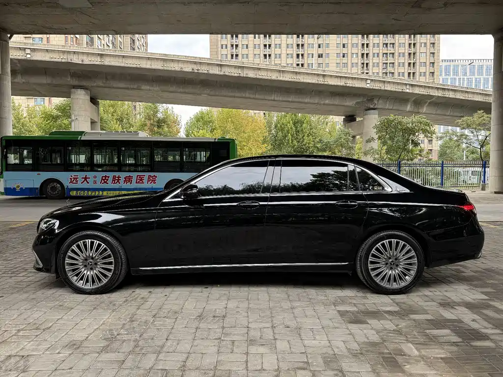 Mercedes-Benz E-Class 2023 — фото 4