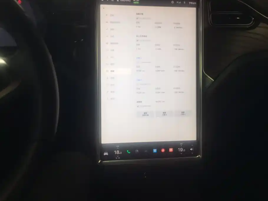 Tesla Model X — миниатюра 13