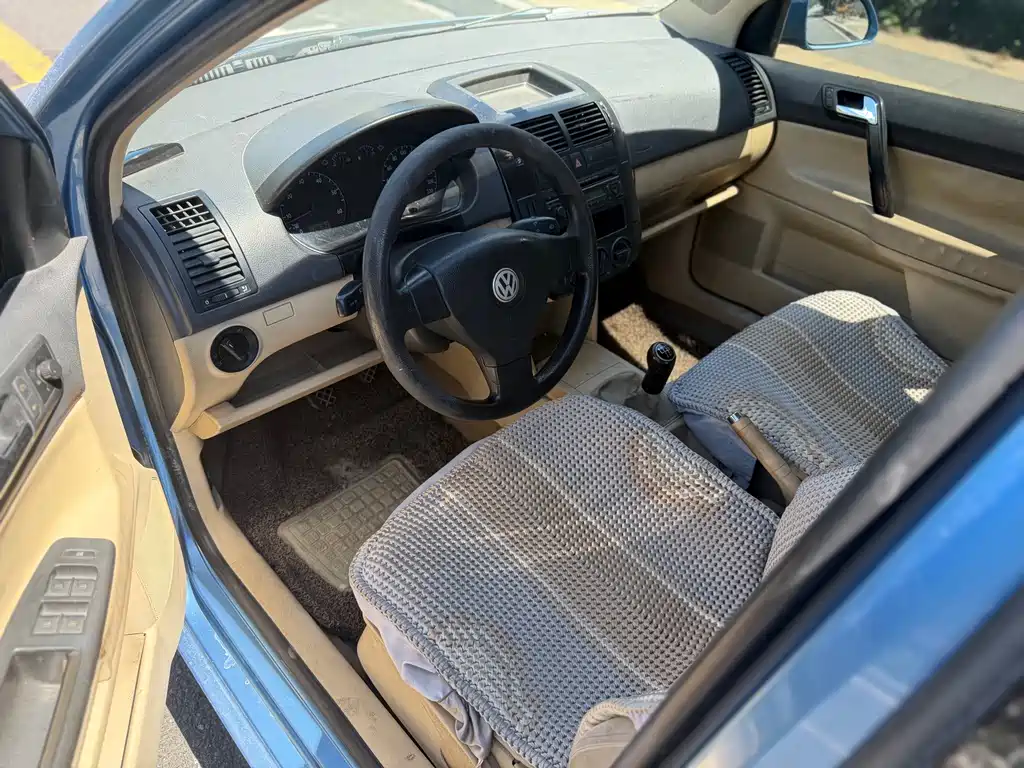 Volkswagen Polo 08 1.4 MT