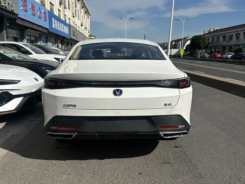 Changan Eado 2025 1.5T 500Bar Luxury
