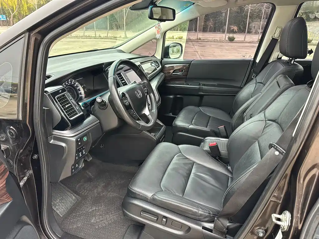 Honda Elysion 2016 2.4L