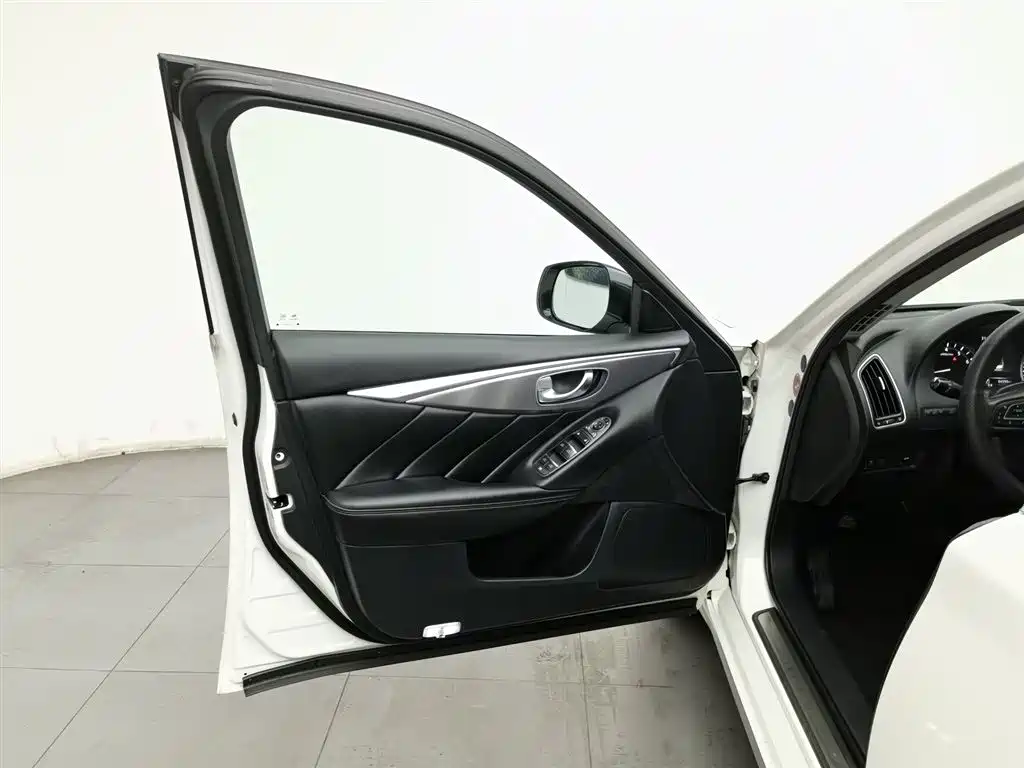 Infiniti Q50L 2018 2.0T V