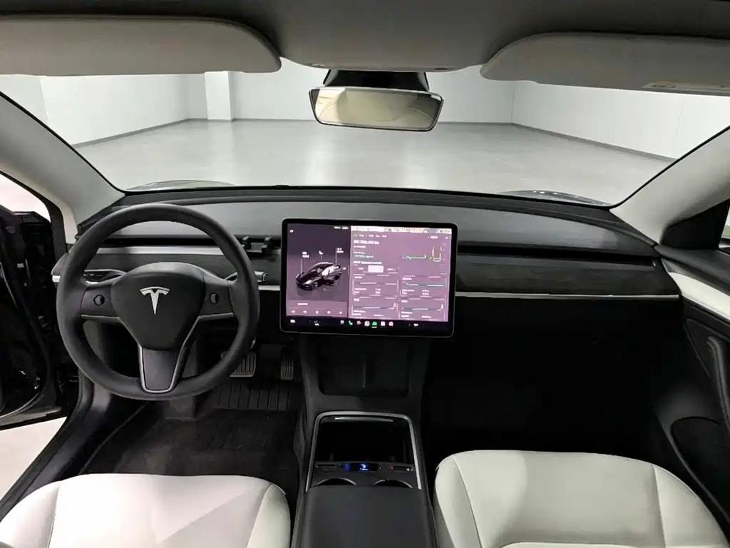 Tesla Model 3 — миниатюра 3