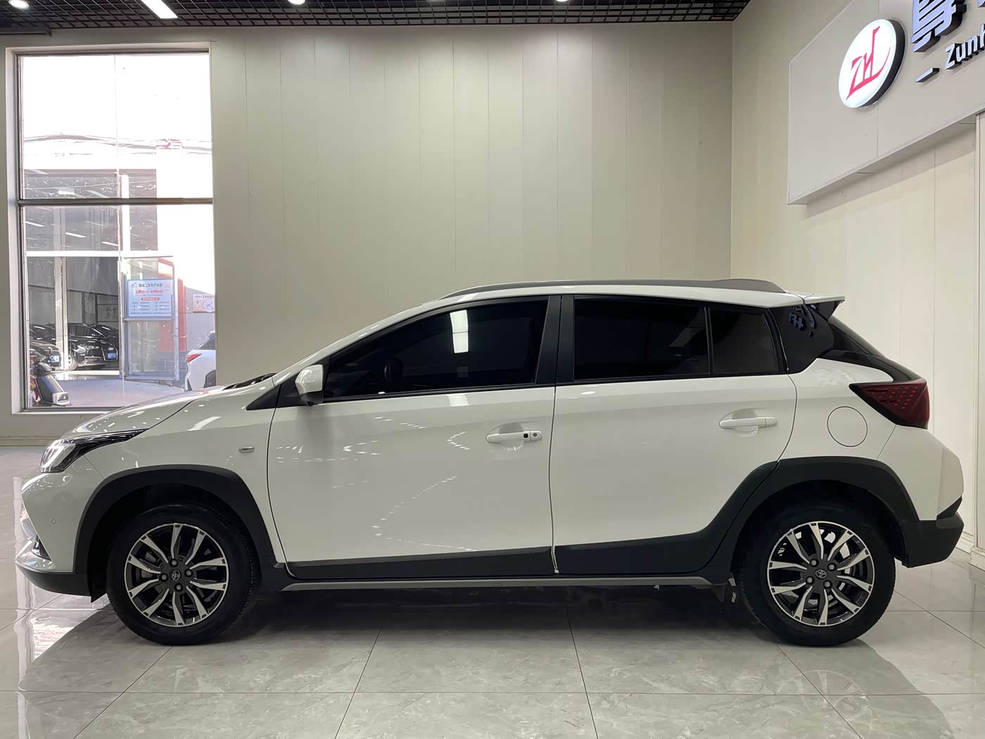Toyota YARiS L Zhi Xuan 1.5 л 2023 г. Белый, пробег 22000 км