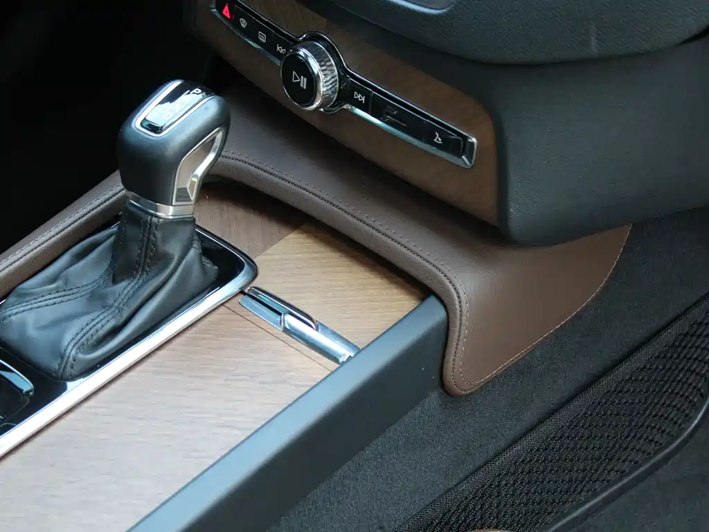 Volvo XC90 — миниатюра 18