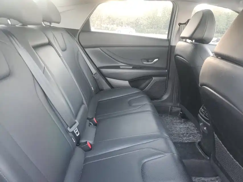 Hyundai Elantra — миниатюра 8