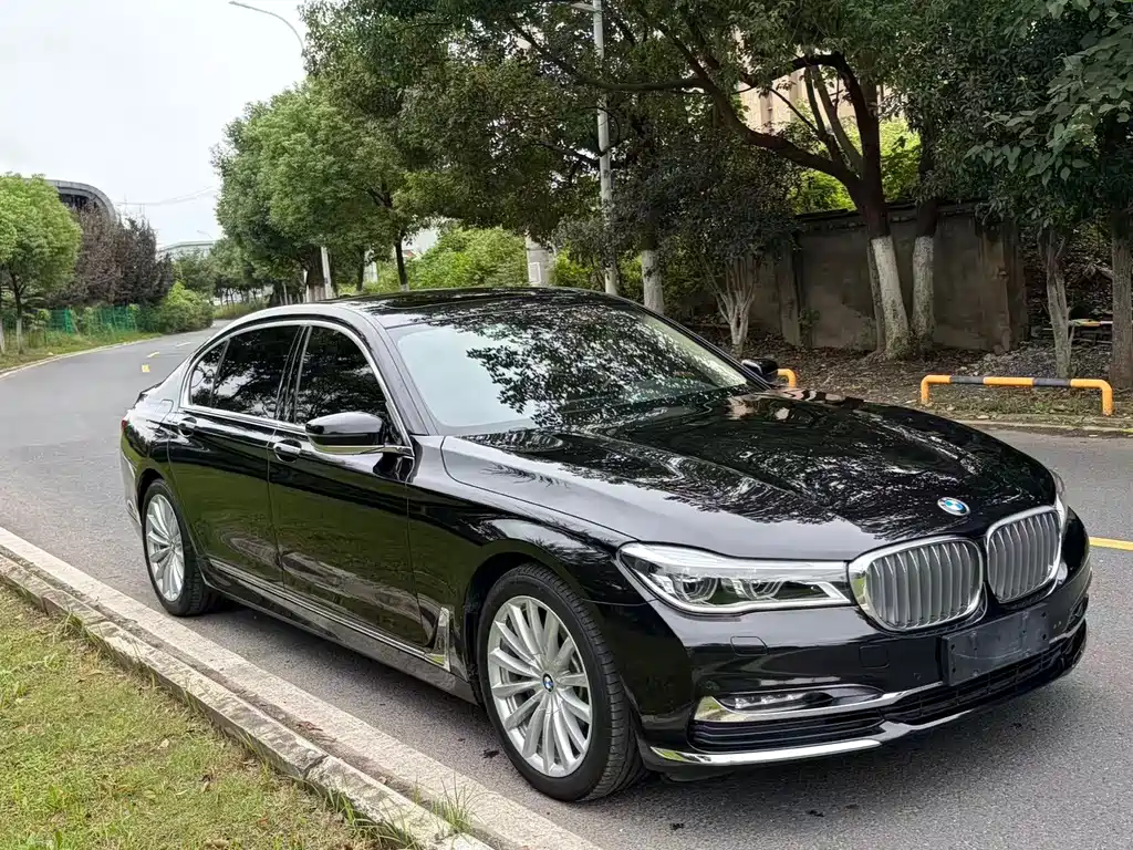 BMW 7 Series — миниатюра 3