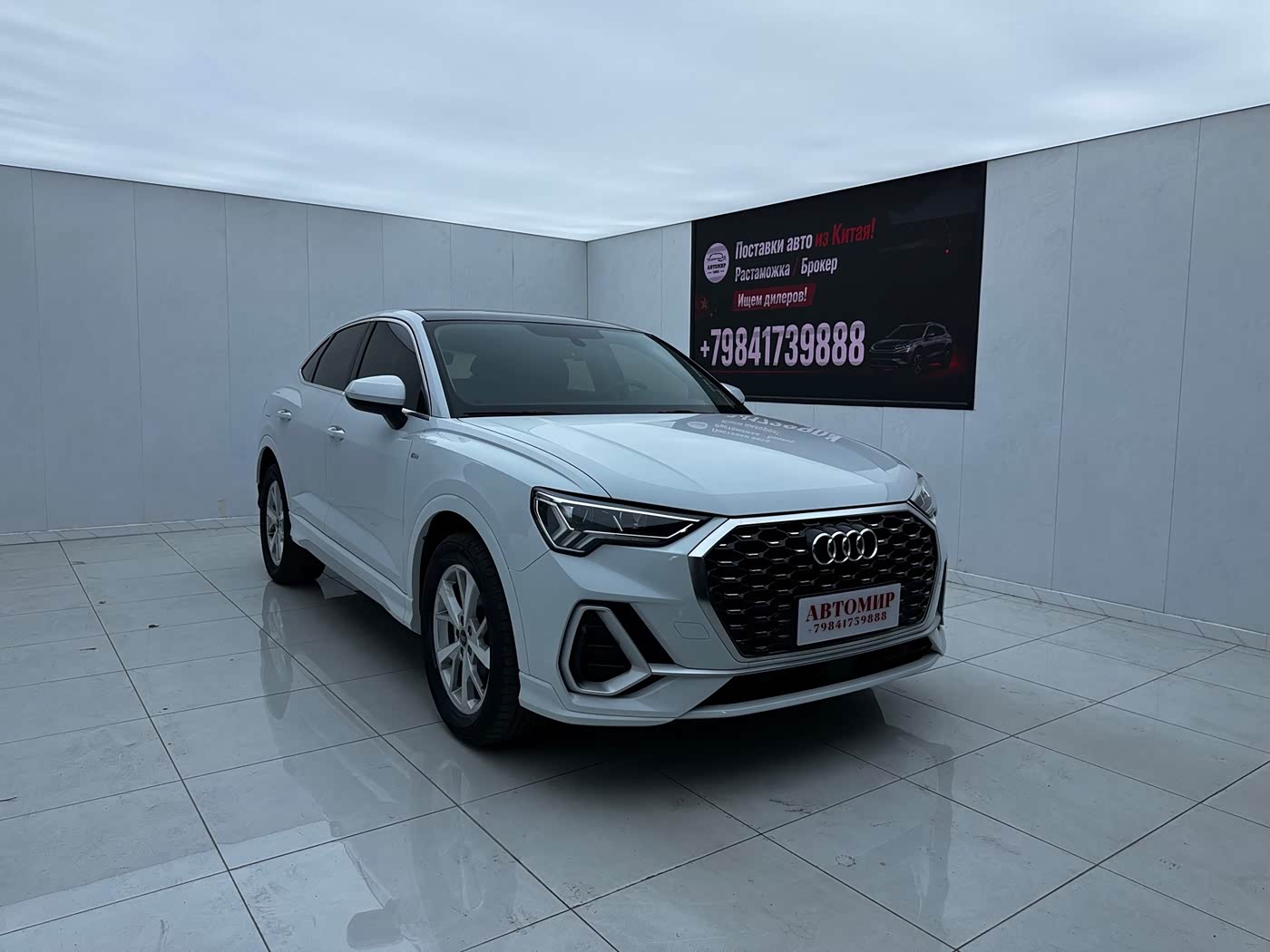 Audi Q3 Sportback 1.4 л 2023 г. Белый, пробег 12000 км