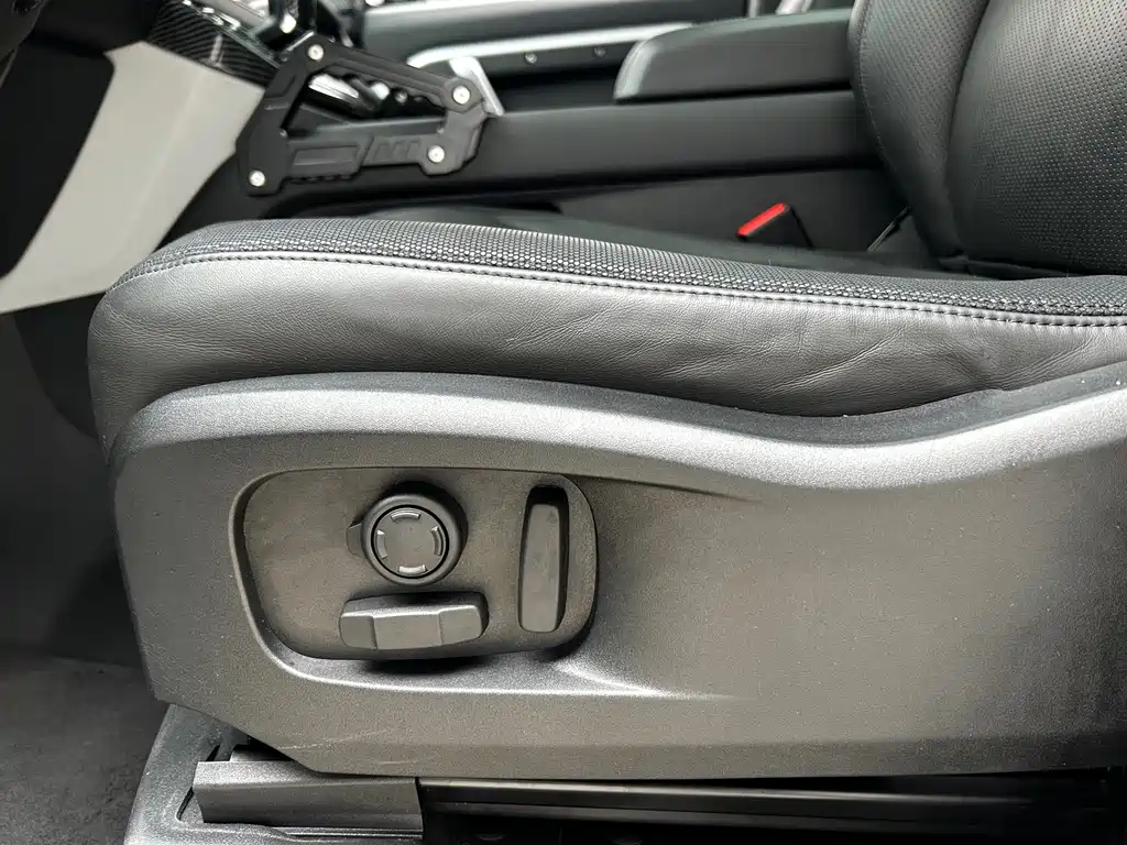 Land Rover Defender — миниатюра 9