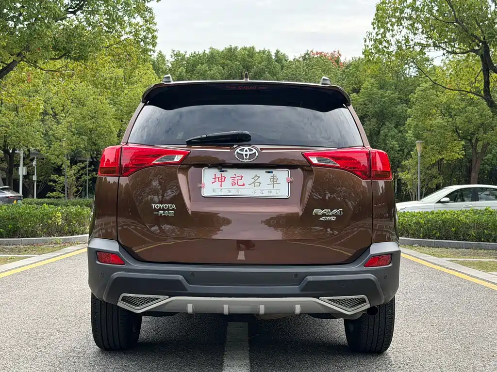 Toyota RAV4 — миниатюра 8