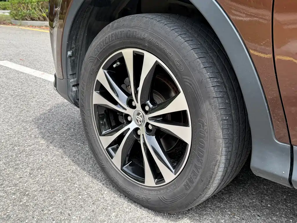Toyota RAV4 — миниатюра 17