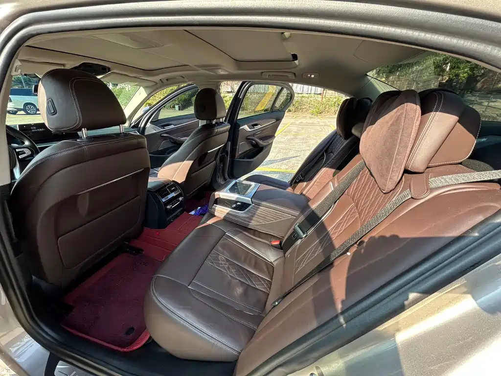 BMW 5 Series — миниатюра 5