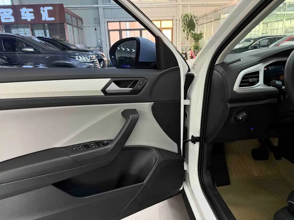 Volkswagen T-Roc 2023 280TSI DSG