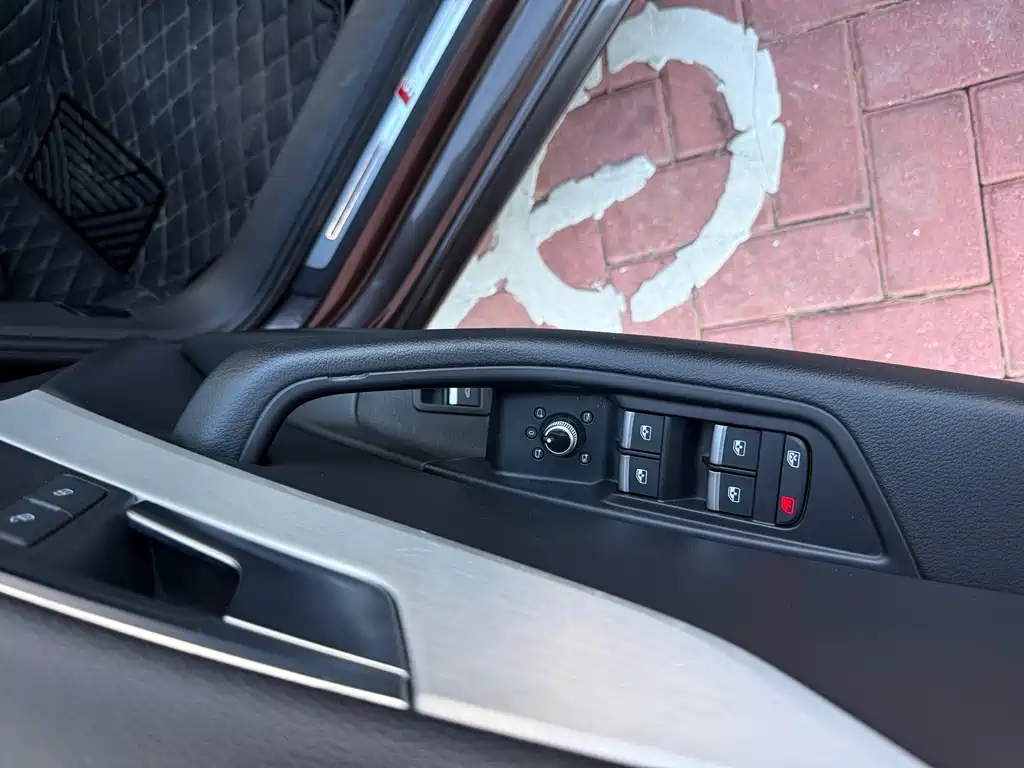 Audi A4L — миниатюра 4