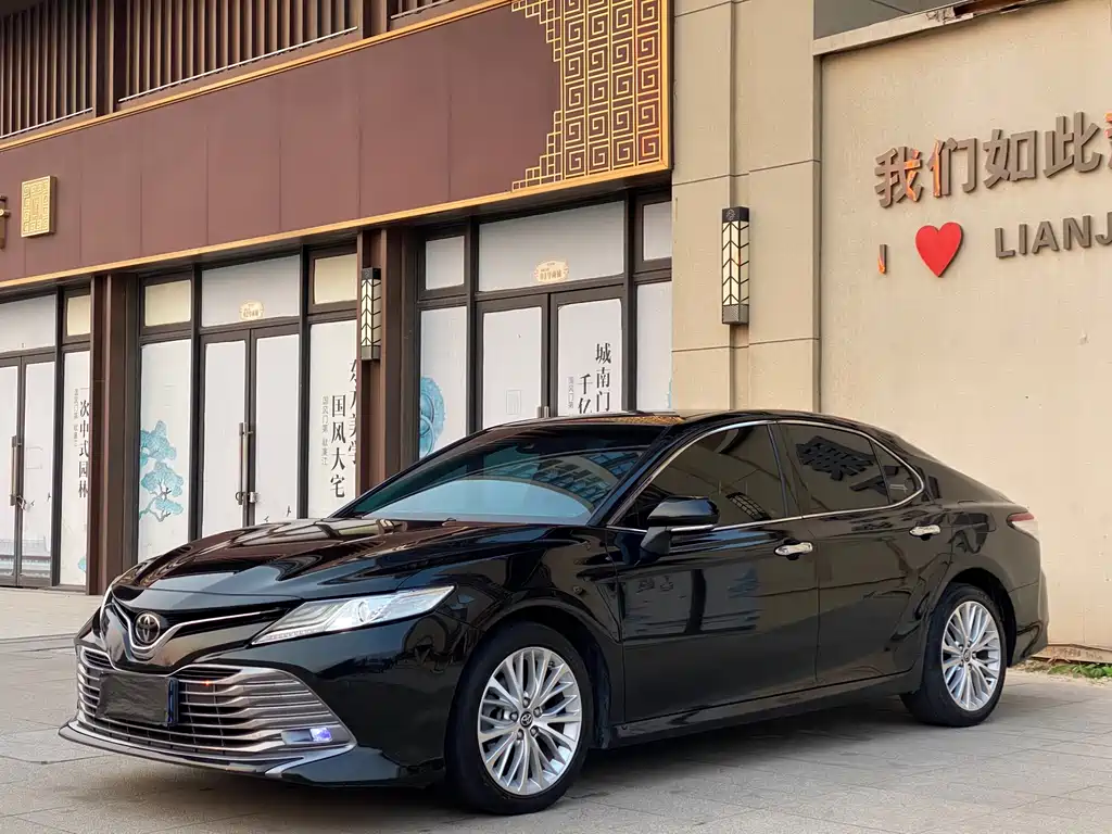 Купить Toyota Camry