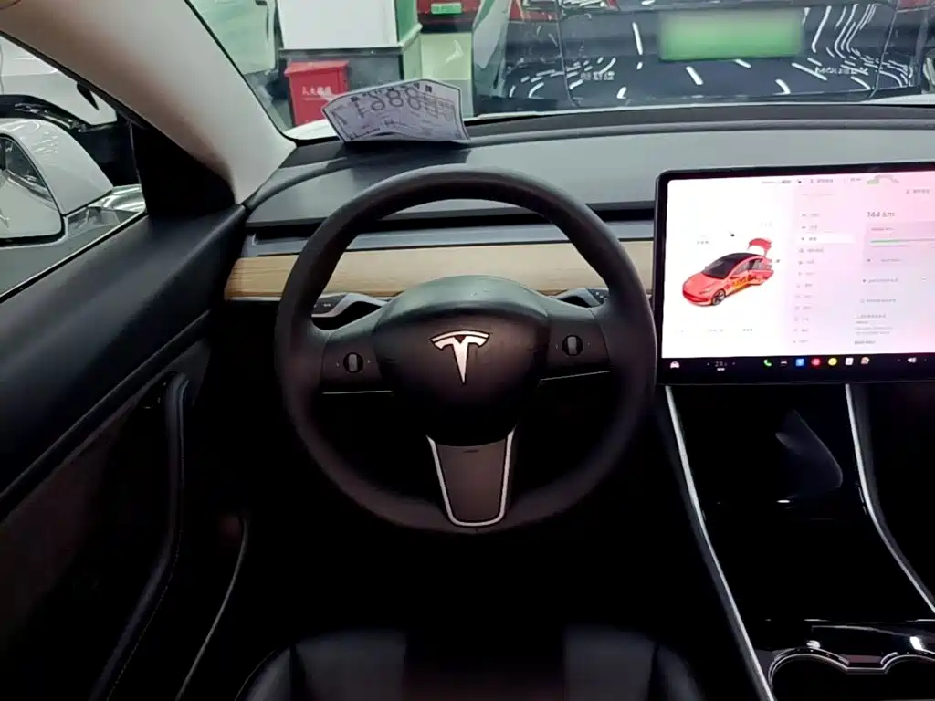Tesla Model 3 — миниатюра 11