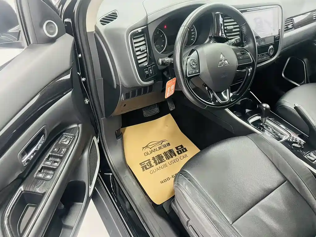 MITSUBISHI OUTLANDER