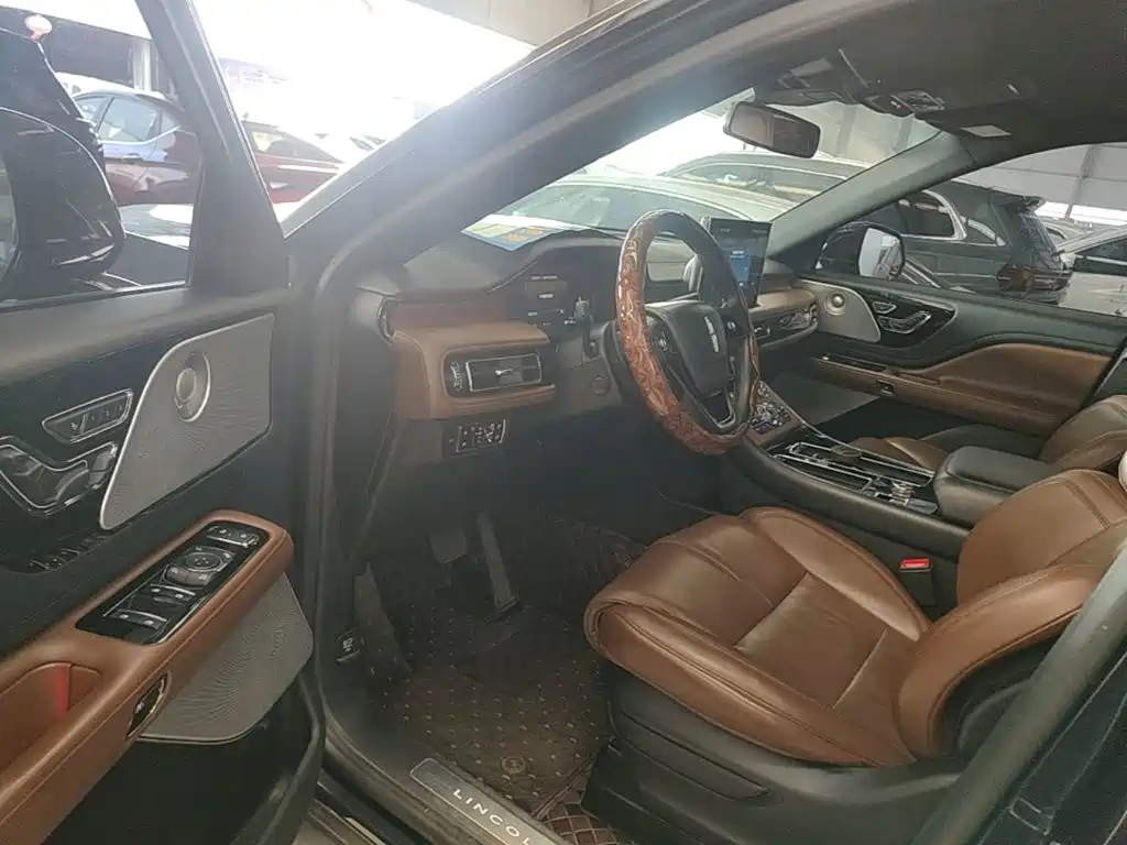 Lincoln Aviator — миниатюра 16