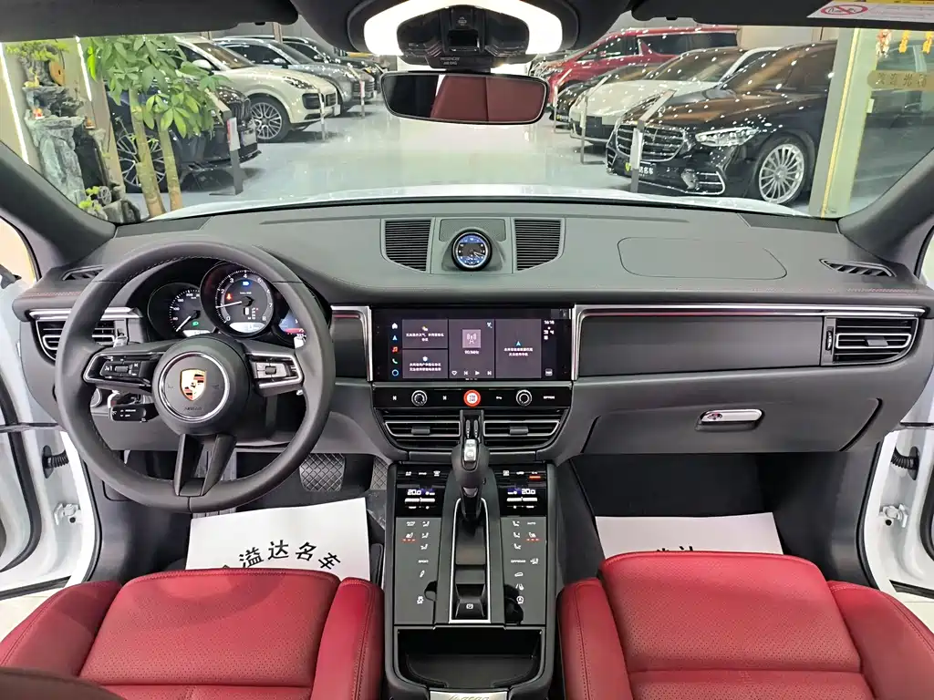 Porsche Macan — миниатюра 4