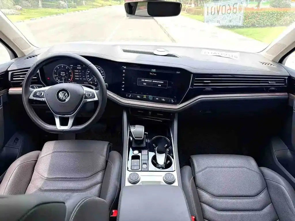 Volkswagen Touareg — миниатюра 12