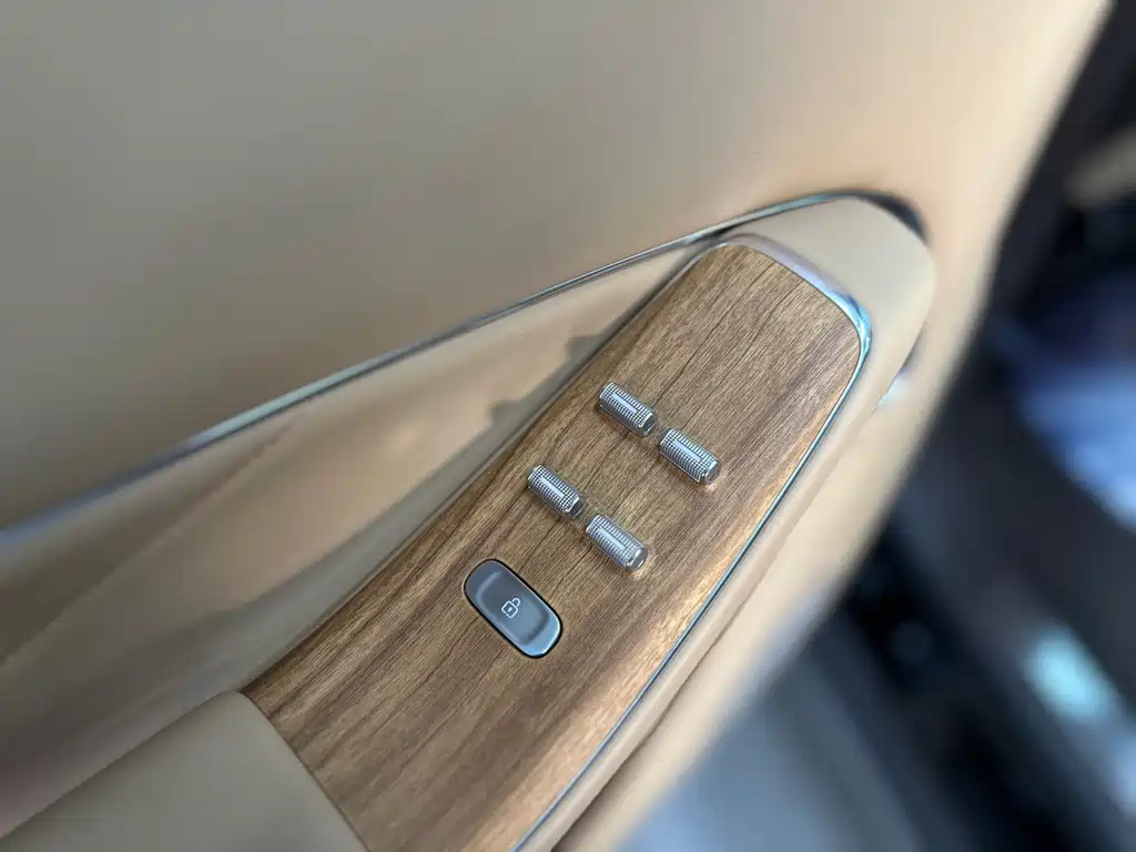 AITO ASK THE WORLD M8