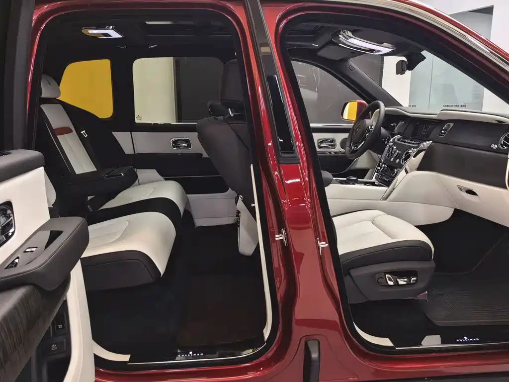 Rolls-Royce Cullinan — миниатюра 15
