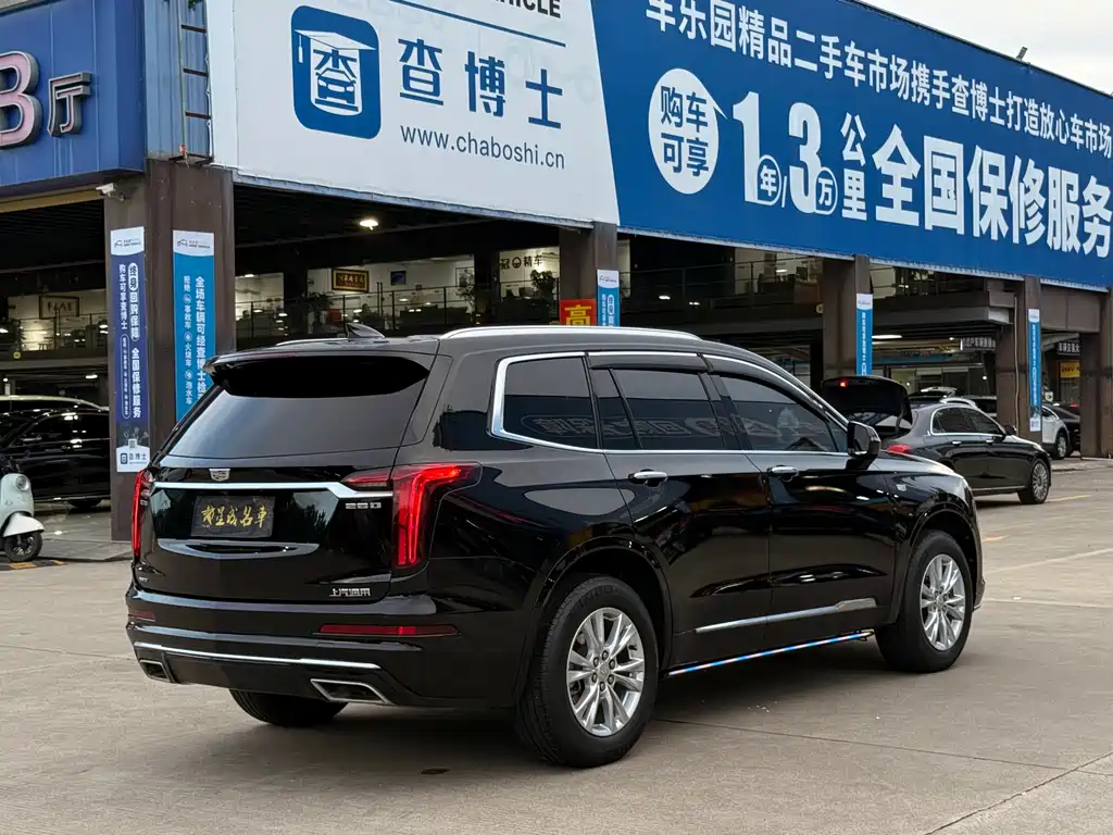 CADILLAC XT6