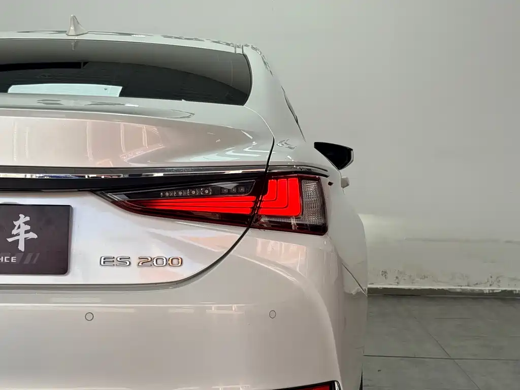 Lexus ES — миниатюра 11