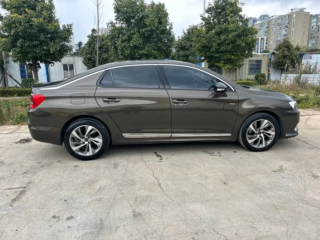 DS 5LS 2014 1.6T Luxury THP160