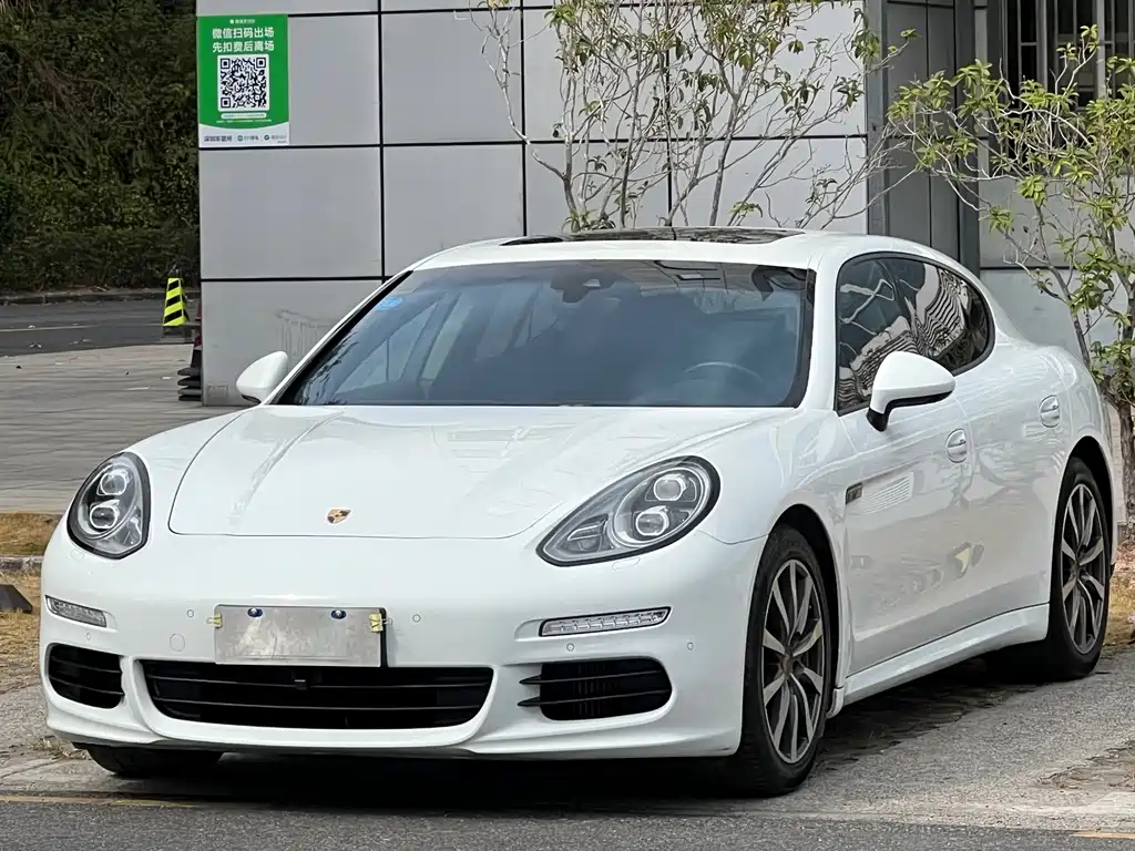 PORSCHE PANAMERA