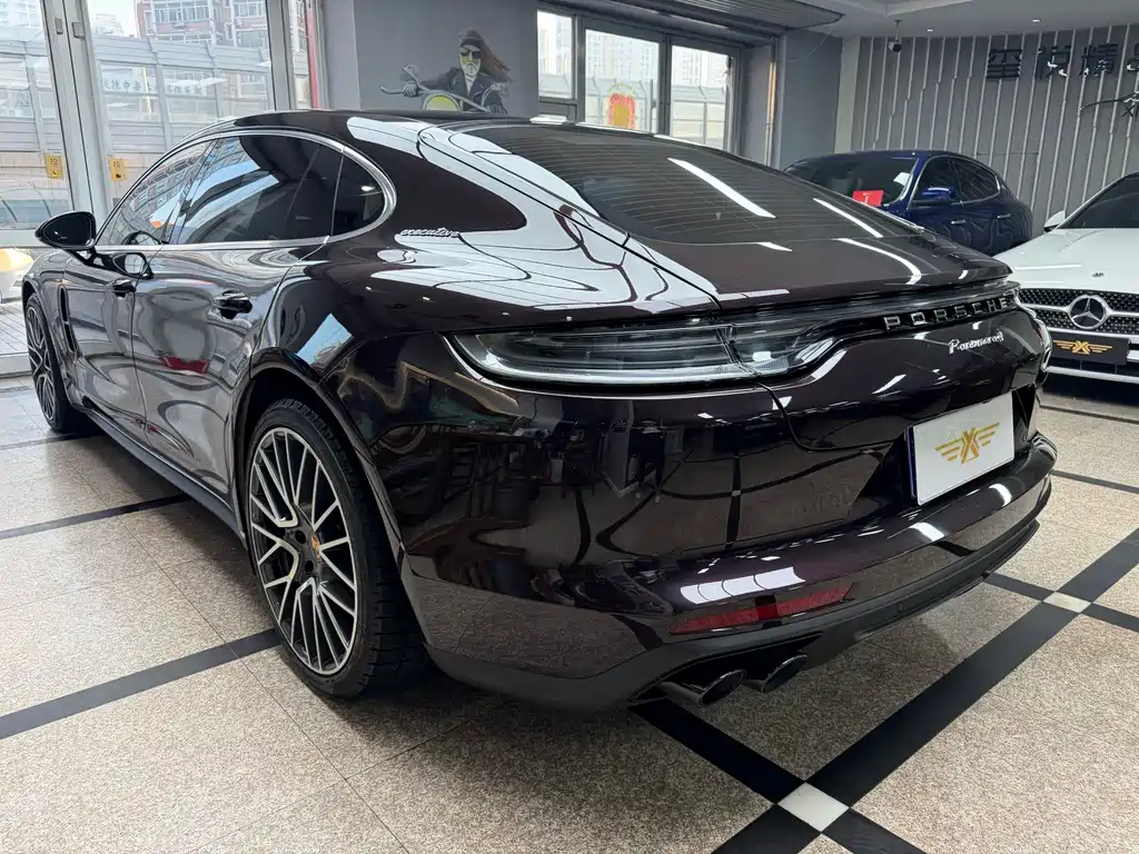 PORSCHE PANAMERA