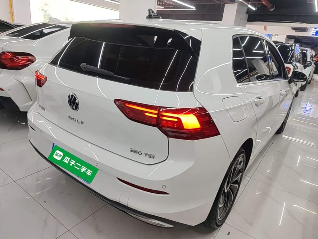 Volkswagen Golf 1.4 л 2023 г. Белый, пробег 600 км