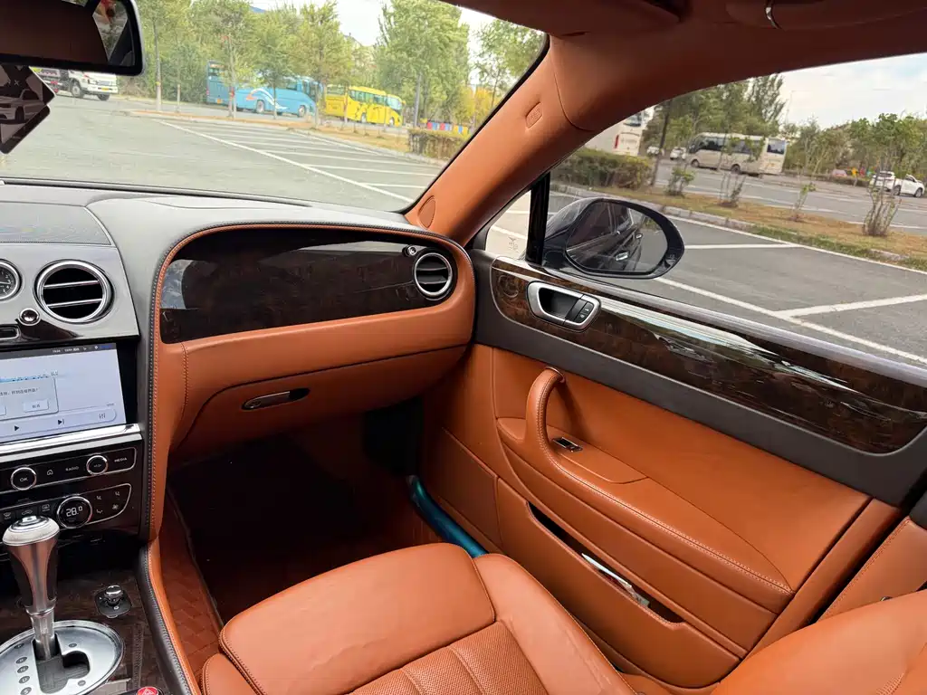 Bentley Flying Spur — миниатюра 18