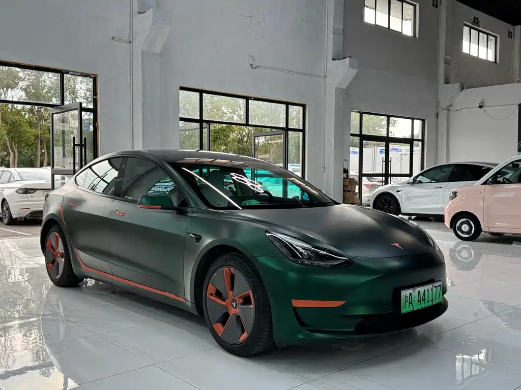 Tesla Model 3 — миниатюра 3