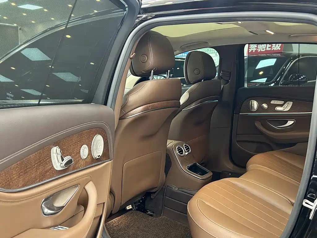 Mercedes-Benz E-Class — миниатюра 9