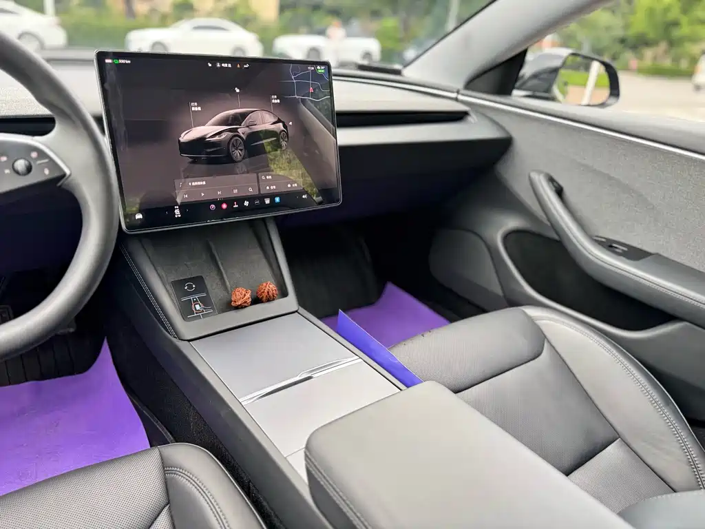 Tesla Model 3 — миниатюра 12