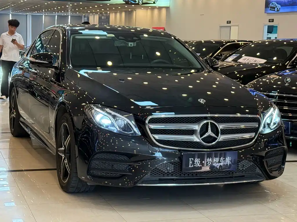Mercedes-Benz E-Class — миниатюра 2