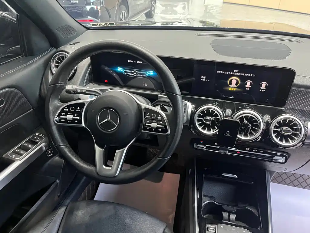 MERCEDES-BENZ GLB