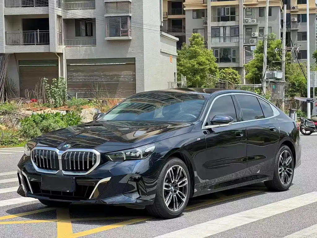 BMW 5 Series 2025 530Li Leading Type M Sport Package